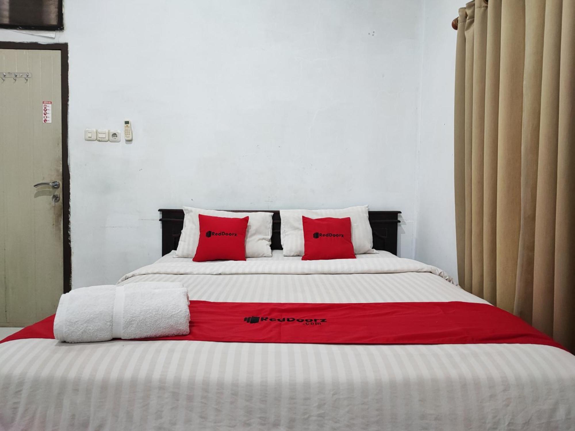 Reddoorz Syariah Near Universitas Batanghari Jambi Exterior foto