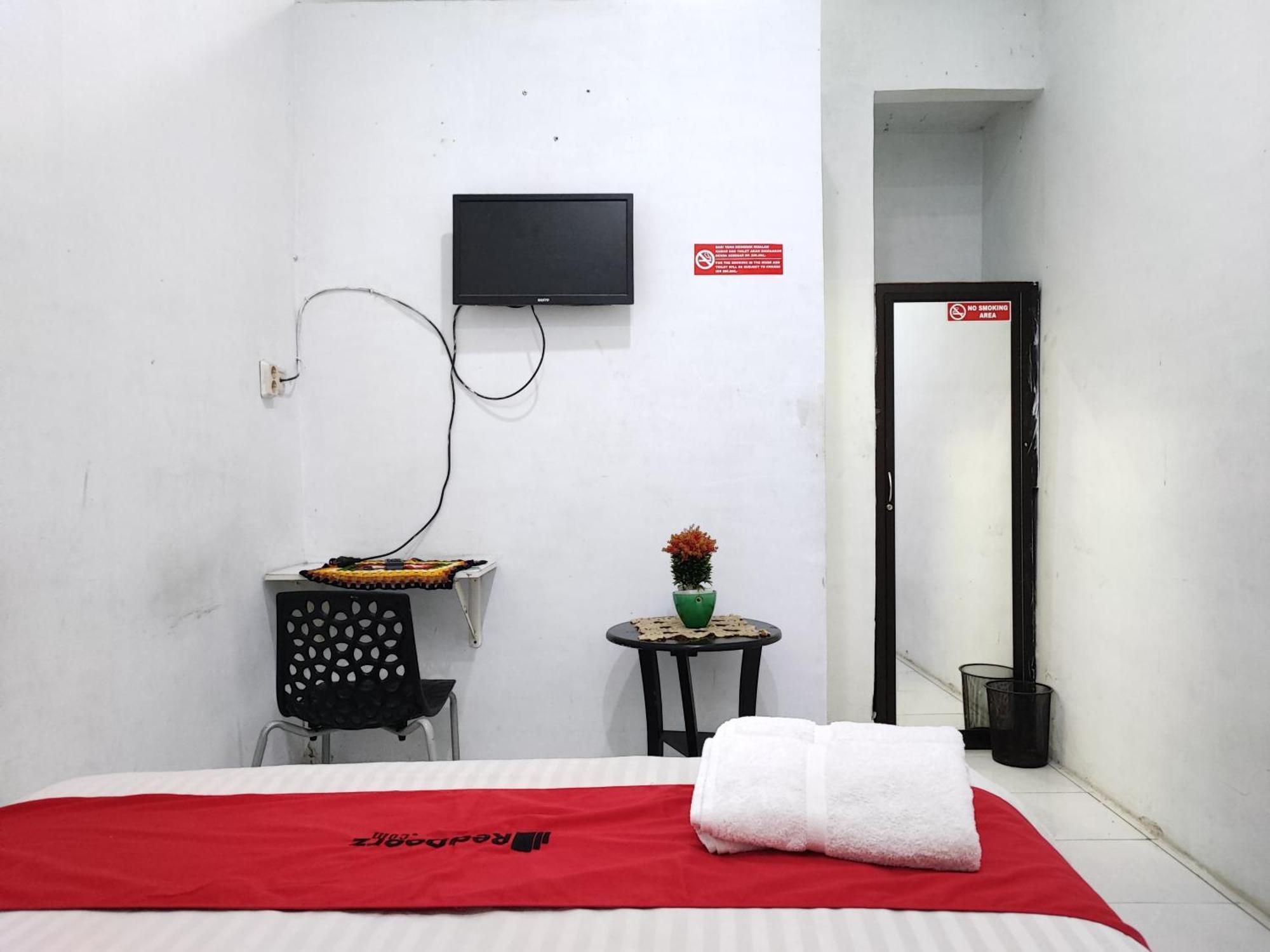 Reddoorz Syariah Near Universitas Batanghari Jambi Exterior foto
